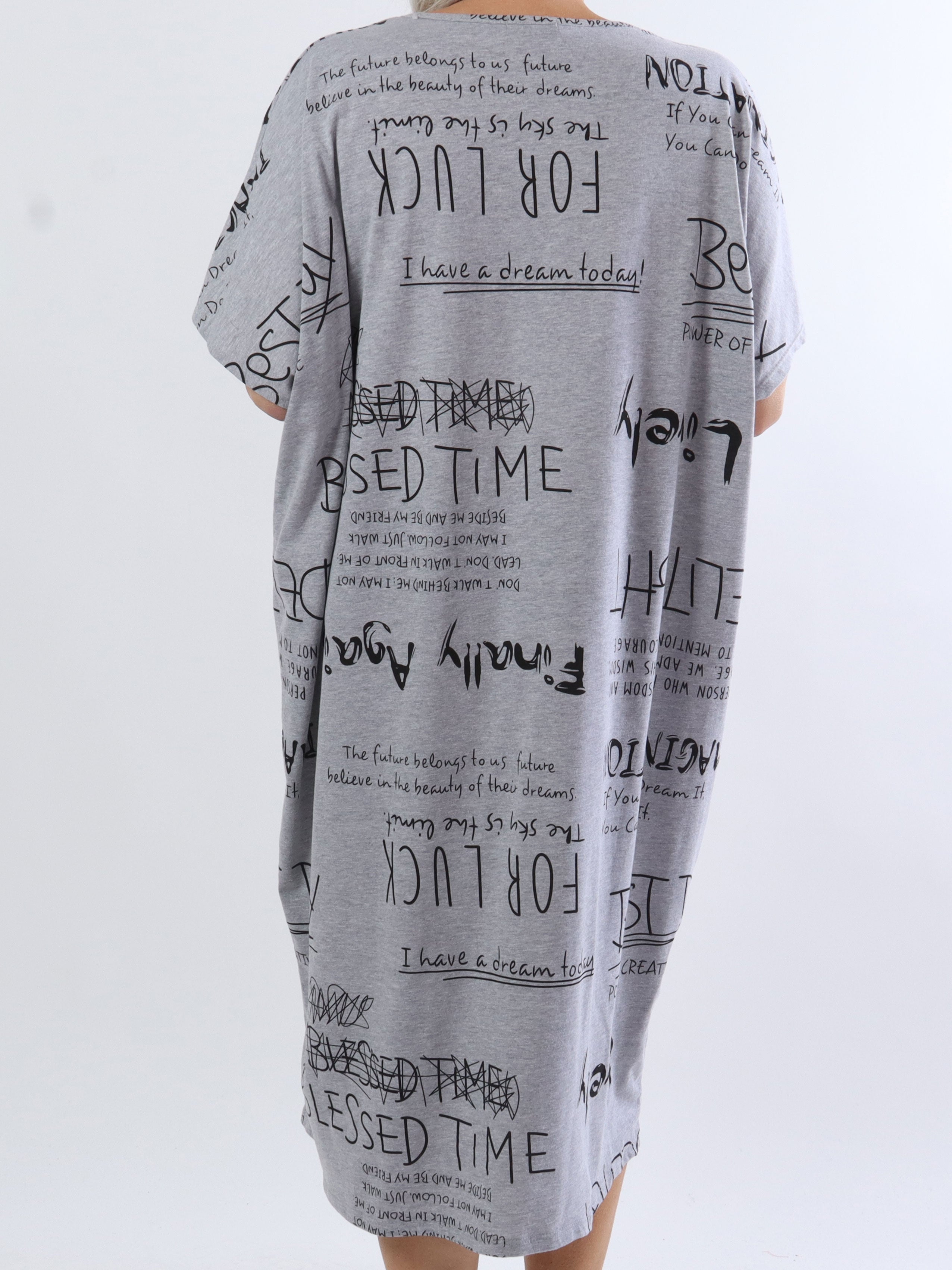 Pil - Plus size t-shirt klänning med skrift i en cool look - Rose